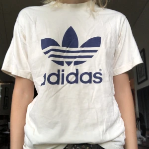 Adidas T shirt - Adidas T shirt i storlek M. Fint skick.