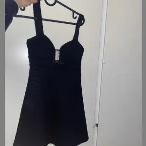Liten svart klänning köpt i USA för $120 för några år sedan, så unik 
