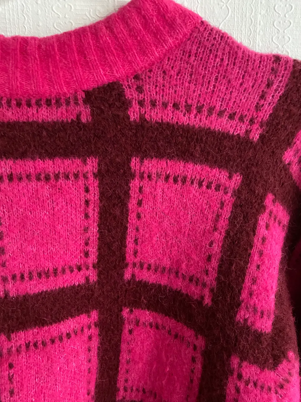Superfin rosa stickad tröja i storlek m.. Stickat.