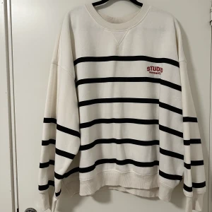 Sweatshirt - Stor och mysig sweatshirt som jag tog k större storlek för en oversized look😄