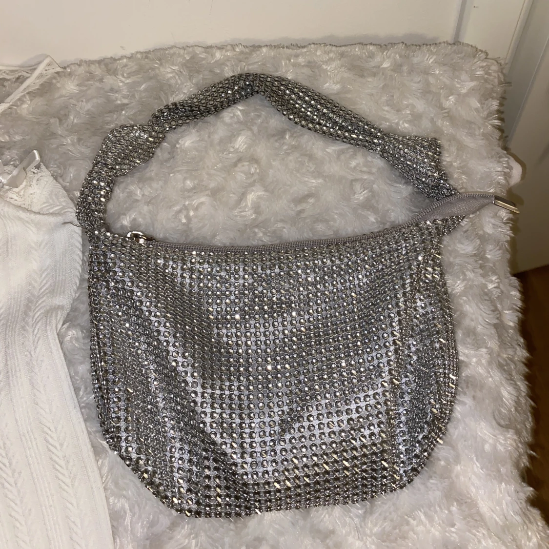 Glittriga axelväska - 90