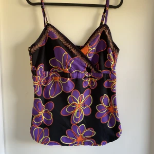 Cute top! - Got this too for my birthday but never used it! In great condition!