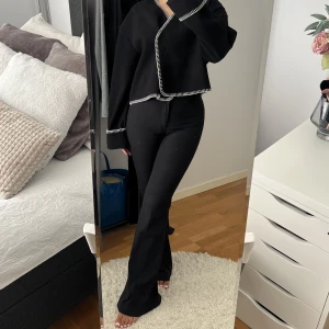 Svarta kostymbyxor  - Svarta kostymbyxor från zara storlek 36, endast använda 1 gång💗 