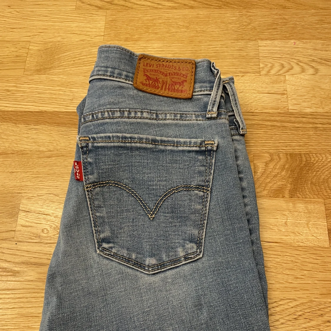 Levis jeans 710 storlek 25