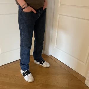 Levis jeans - Tja säljer nu mina sjukt snygga Levis jeans i ritktigt bra skick, hör av dig vid frågor eller funderingar😀