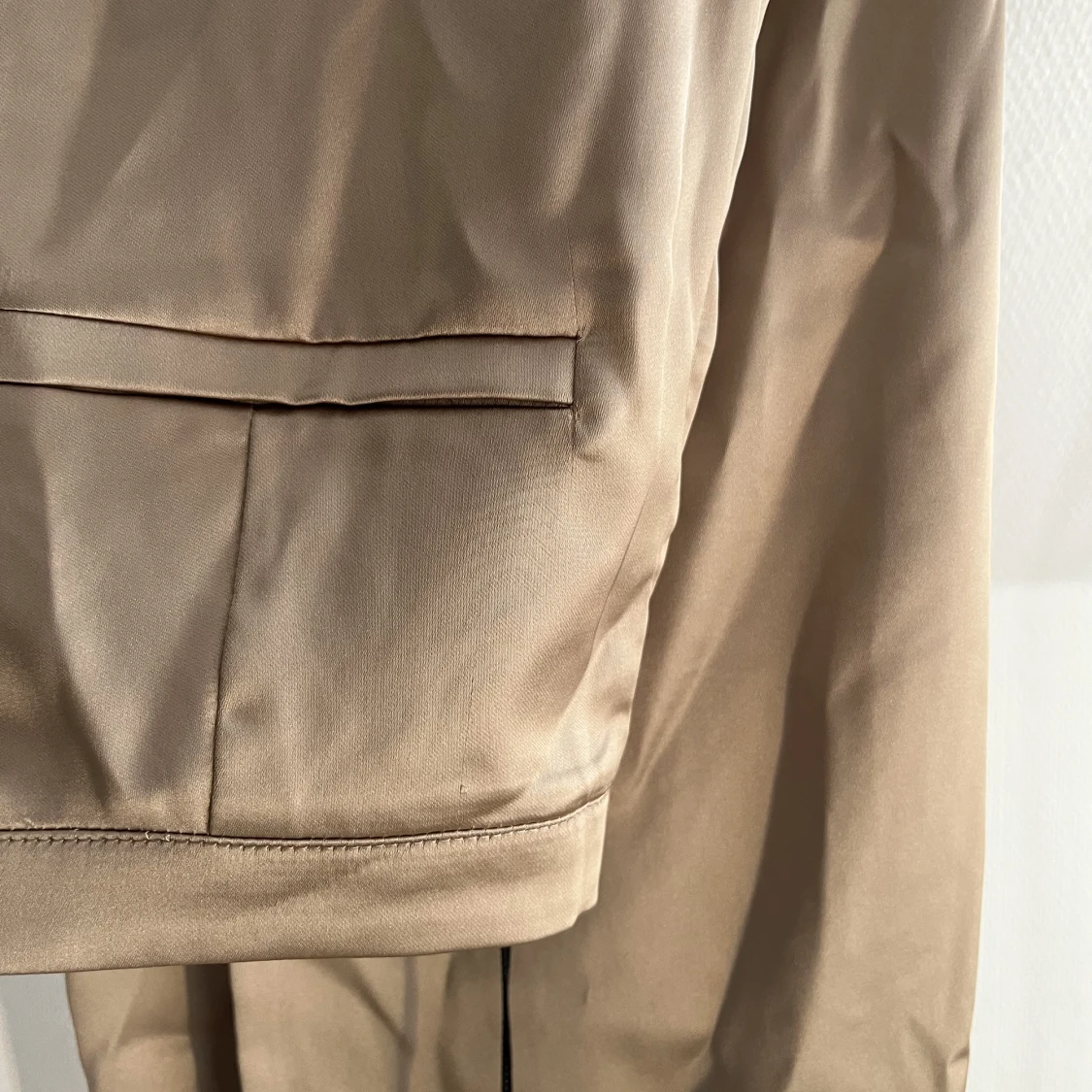 Kostymbyxor satin - 90