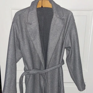 Grå kappa - Bra skick knappt använd  