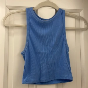 Linne💙 - Ett fint linne från zara det är ganska kort men fint!💙