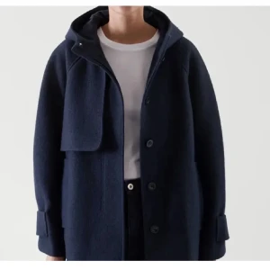 cos kappa - Har denna supermysiga kappa från cos i storlek m o undrar om nån vill byta mot en svart arket kappa i storlek 34 eller 36. Kan också tänka mig att sälja för ett bra pris🩷💘