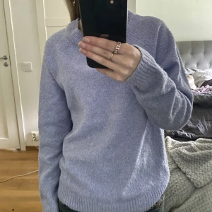 Stickad Vero Moda tröja - Jättefin stickad tröja från Vero Moda i storlek Xs. Endast andvänd en gång.