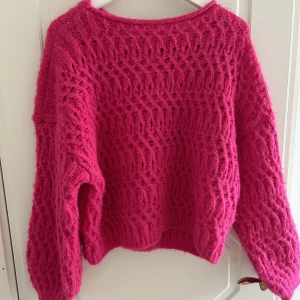 Stickad tröja  - Varm och skön i material. En aning oversized