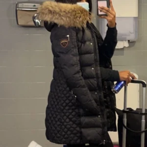 ROCKANDBLUE - Säljer denna vinterjacka som använts i ett par år. Finns defekter, tydligare bild skickas vid begär. OBS! Pälskragen kan säljas enskilt.