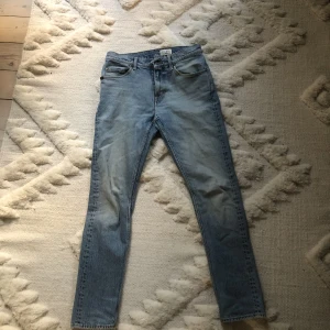 Tiger of Sweden jeans - Hej! Säljer nu mina Tiger of Sweden jeans som inte kommer till användning. Storleken är 30/30 och passformen är slim fit. Skick 9/10. Nypris ligger på 1600, mitt pris: 499! Skicka ett meddelande vid frågor!😃