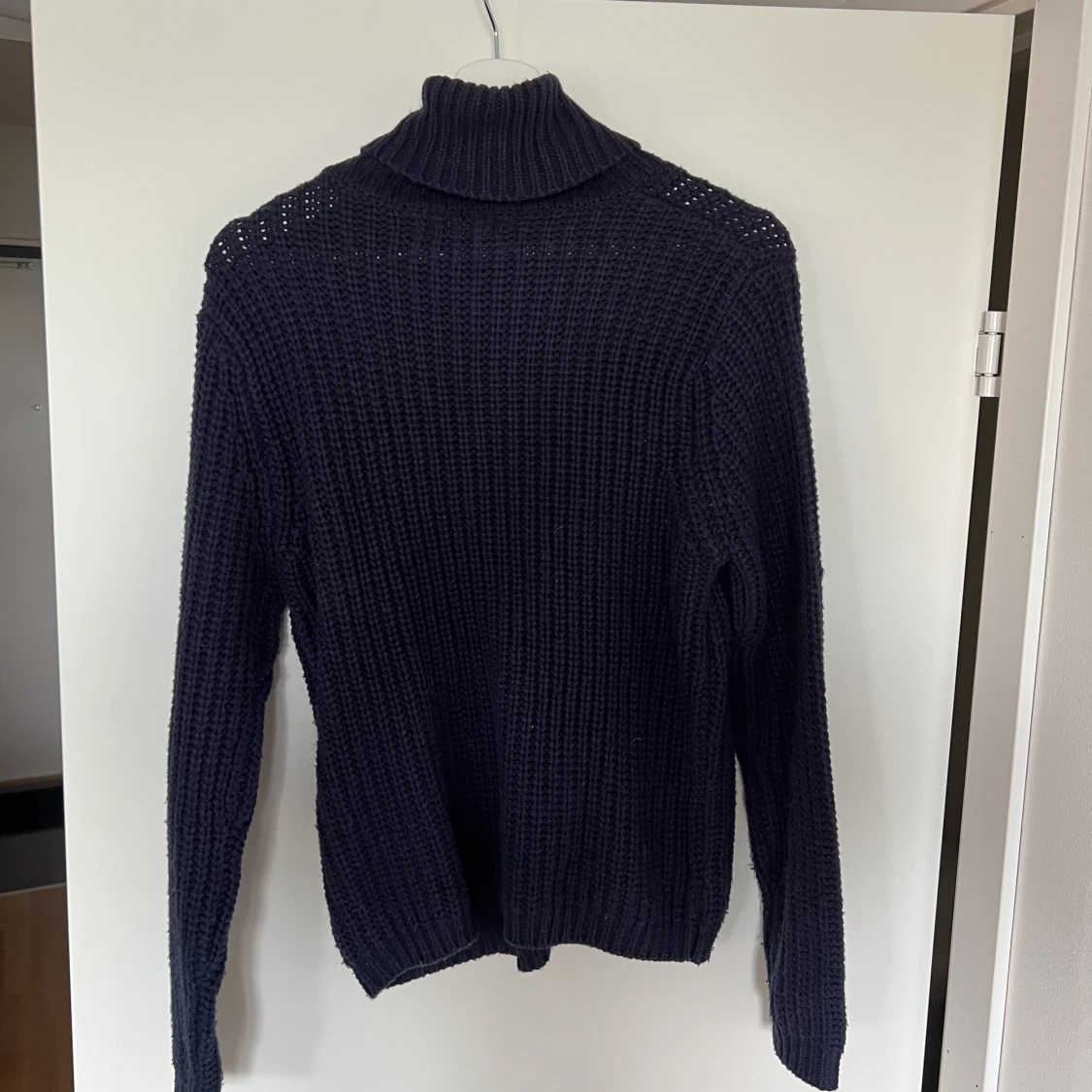 Marinblå skickad tröja med polokrage  - 91