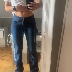 Low/mid waisted jeans - Vintage Low/mid jeans. Raka i modellen och verkligen skit snygga!!