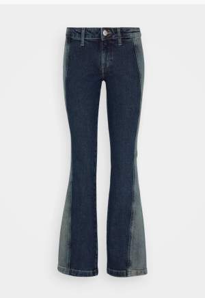 Jeans från weekday som inte längre kommer till användning. Använda fåtal gånger och är i väldigt bra skick. Kan mötas upp i Stockholm eller frakta🫶🏼