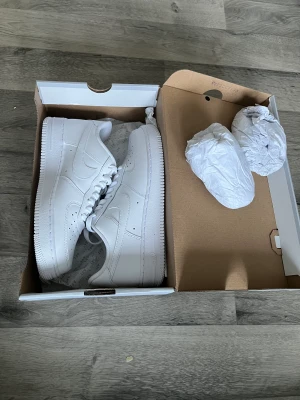 Air force 1 - Kvitto finns! Nyligen köpta & använda en gång, annars helt nya. 