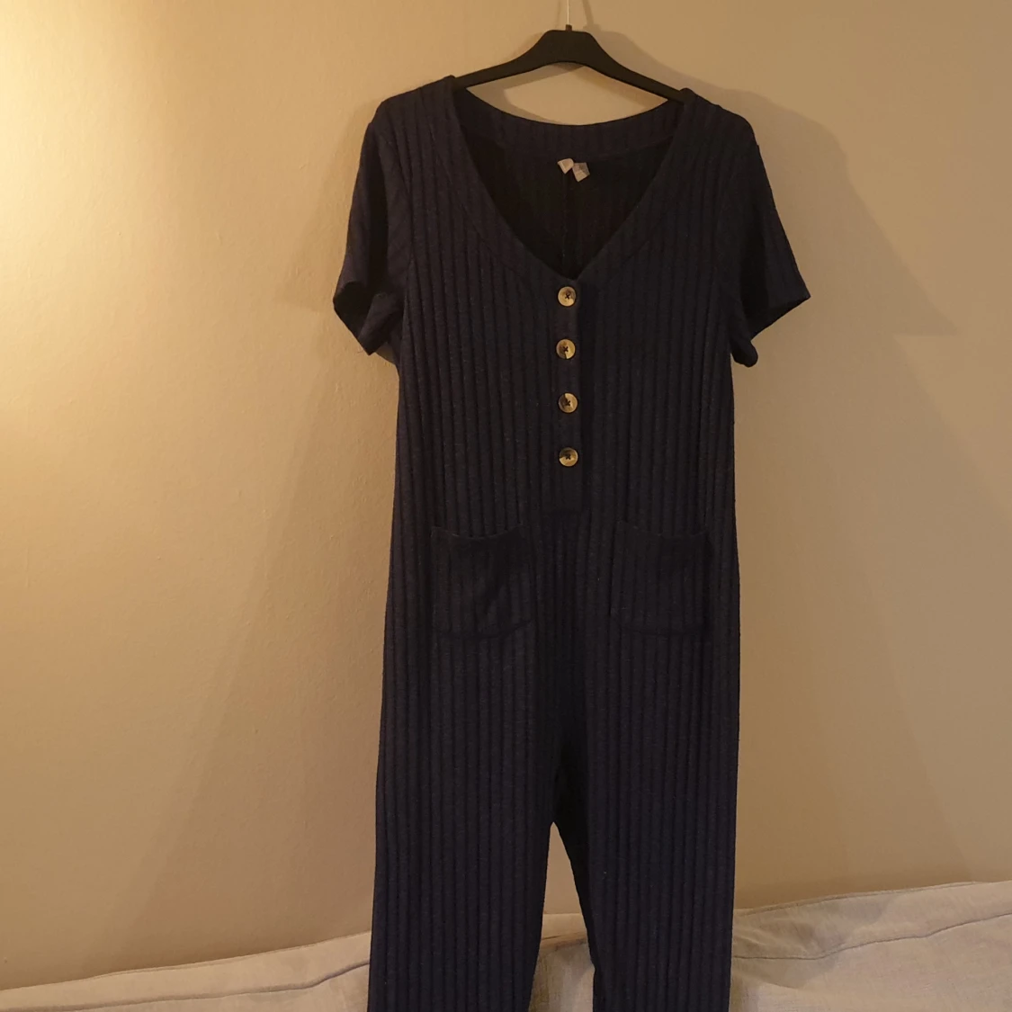 Jumpsuit i mjukt ribbat tygg - 90