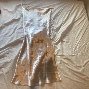 Silk dress backless  - Hourglass illusion so beautiful I wore it on my graduation 