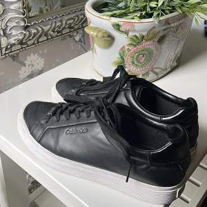 Calvin Klein skor, nypris: 1300, säljer för 340 💕💕storlek 39, endast använda någon månad