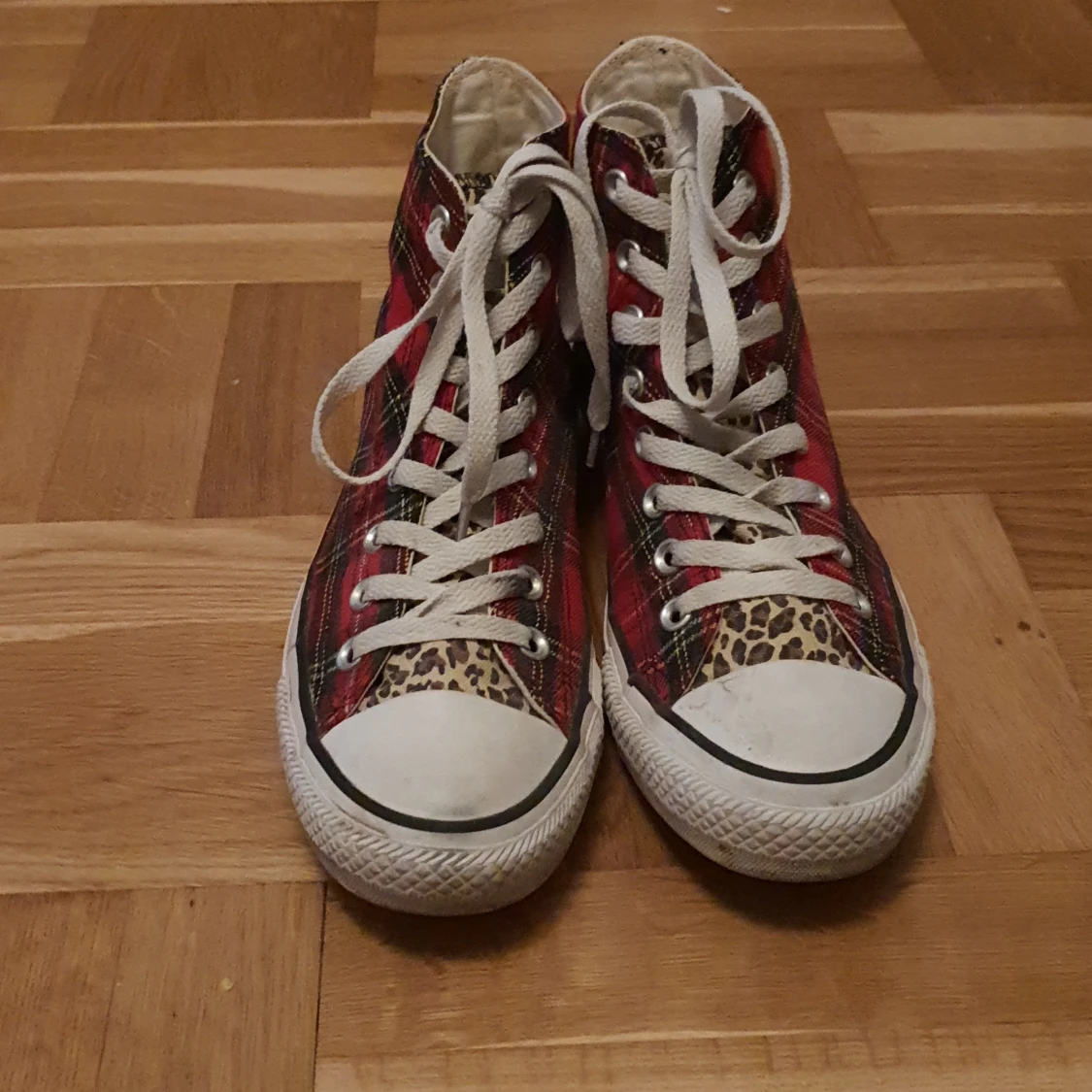 Rutiga converse med knitar - 90