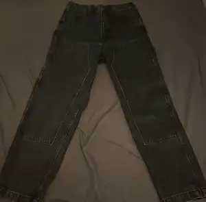 Double knee jeans från urban outfiters köpta för ca 800-1000kr sparsamt andvända och inga skador