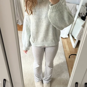 Stickad tröja - Snygg ljus blå stickad tröja i fint skick, säljer då den inte kommer till användning längre 🤍🩵