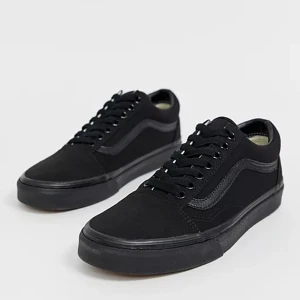 Svarta vans skor  - Klassiska svarta vans som passar till allt 🫶för stora för mig, så säljer. skriv för fler bilder 