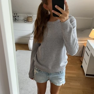 Stickad tröja - Grå stickad tröja💕