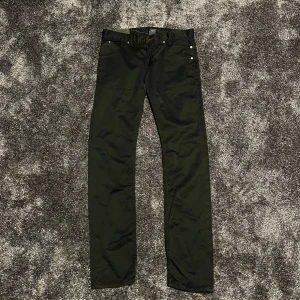 Dondup jeans stl 31 - Säljer nu dessa sjukt snygga Dondup jeans i stl 31 | Skick 9/10 | Nypris 3000 kr | Mitt pris 699 kr | Hör av er vid minsta lilla fundering!🤝