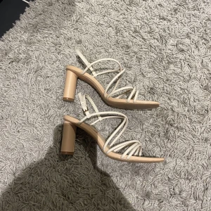 Klackar - Super fina klackar som är jättelätta och sköna att gå i 