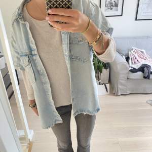 Snygg jeansjacka med korta ärmar💗Oversize från zara 