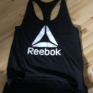 Träningslinne - Träningslinne med Reebok tryck