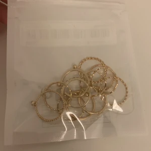 Ringar - Säljer oanvända ringar från shein ❤️