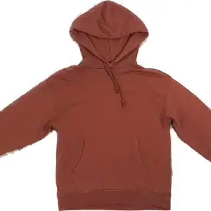 Snygg röd Levis hoodie med väldigt bra relaxed passform, det finns ett väldigt litet hål bredvid fickan men det syns knappt 👍 Storlek XXS men passar S