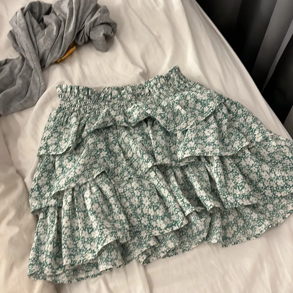 Här är min fina kjol från SHEIN som är Använd 2 gånger . Kjolar.