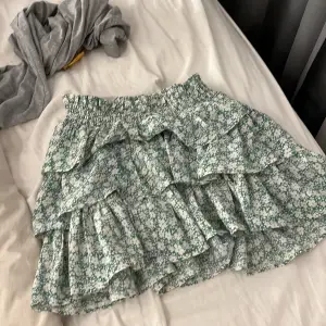 Här är min fina kjol från SHEIN som är Använd 2 gånger 