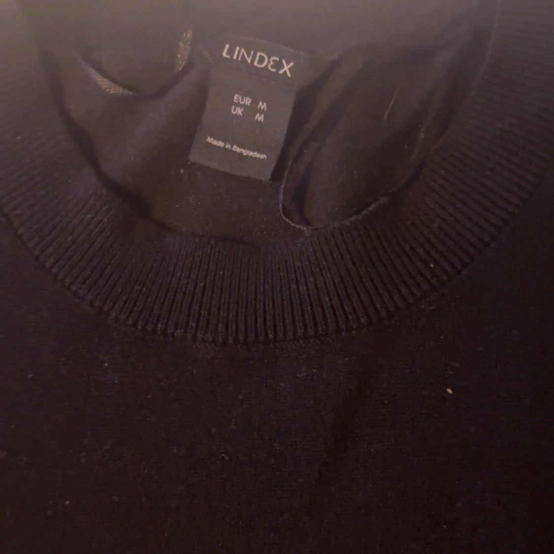 Svart stickad t-shirt  - 90