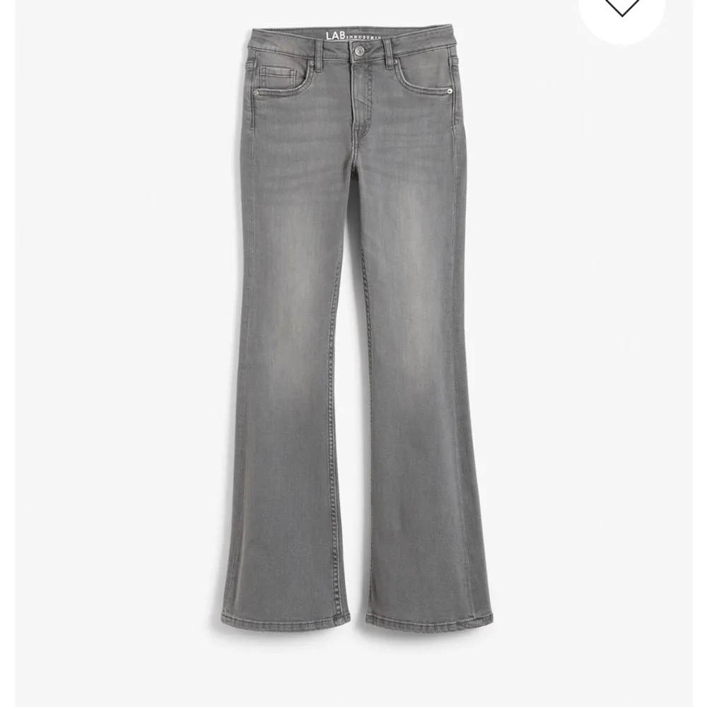 Säljer mina snygga jeans från Kappahl då dom tyvärr inte kommer till användning längre, en aning lågmidjade, pris kan diskuteras vid snabb affär!. Jeans & Byxor.