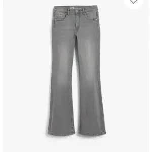 Säljer mina snygga jeans från Kappahl då dom tyvärr inte kommer till användning längre, en aning lågmidjade, pris kan diskuteras vid snabb affär!