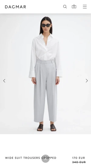 House of Dagmar Valentina trousers kostymbyxor - Wide suits pants modell Valentina från House of Dagmar i storlek 34. Aldrig använda.