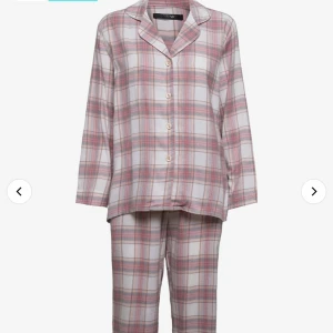 Pyjamas set  - Säljer detta pyjamas set som endast är använt en gång så det är i bra skick💞tryck på köp nu 