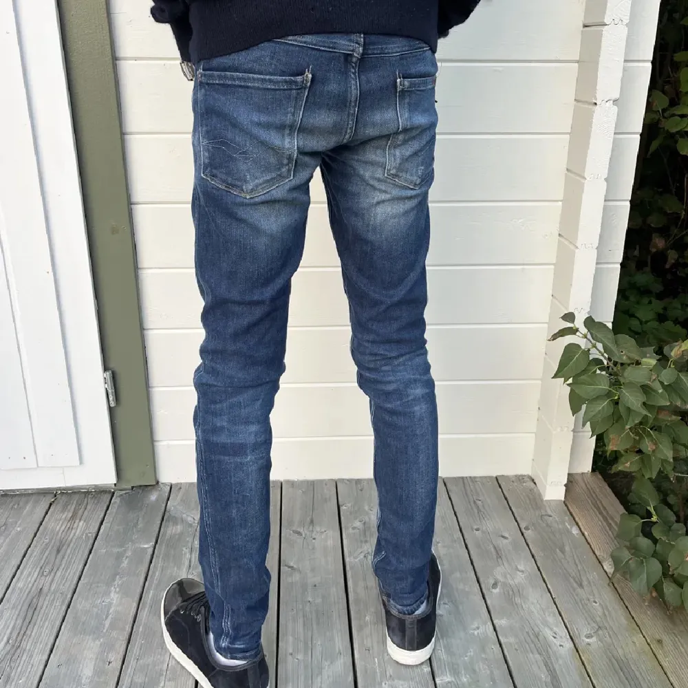 Riktigt snygga Replay anbass jeans i storlek 29/32. Säljer pga att dem var för små. Pris kan diskuteras!!. Jeans & Byxor.