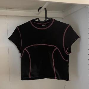 Topp oanvänd - Oanvänd topp från Asos, nyskick. Storlek S
