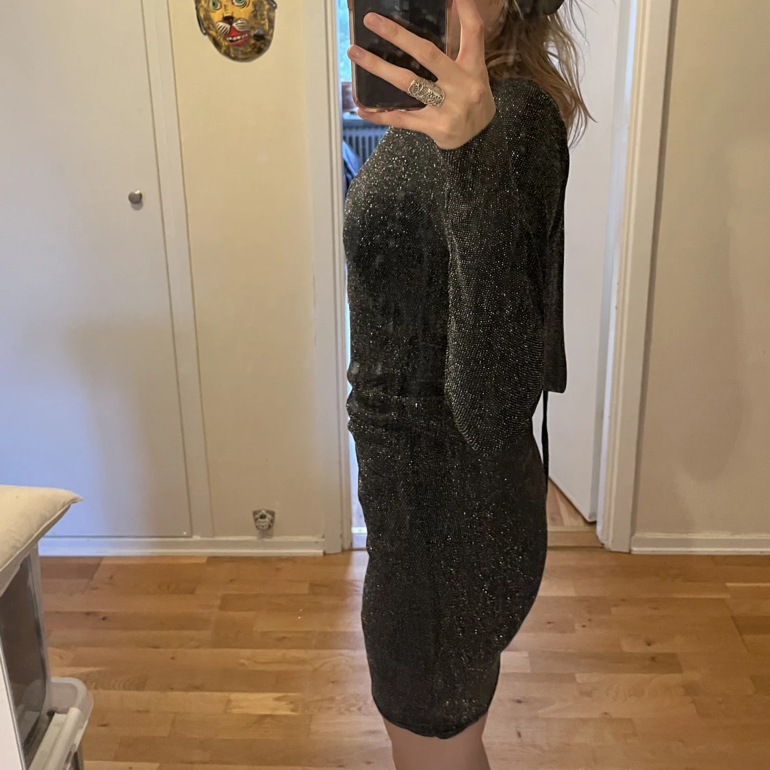 Glittrig festklänning - 91