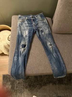 Dsquared2 jeans - Säljer mina dsquared2 jeans för har ingen användning av dom och dom är för små för mig. Köpte dom på miinto för 4000 tusen för typ 3 år sedan och dom är i bra skick fortfarande. Skriv om ni har frågor 