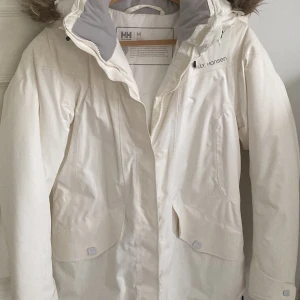 Helly Hansen jacka - Storlek M Aldrig använd 