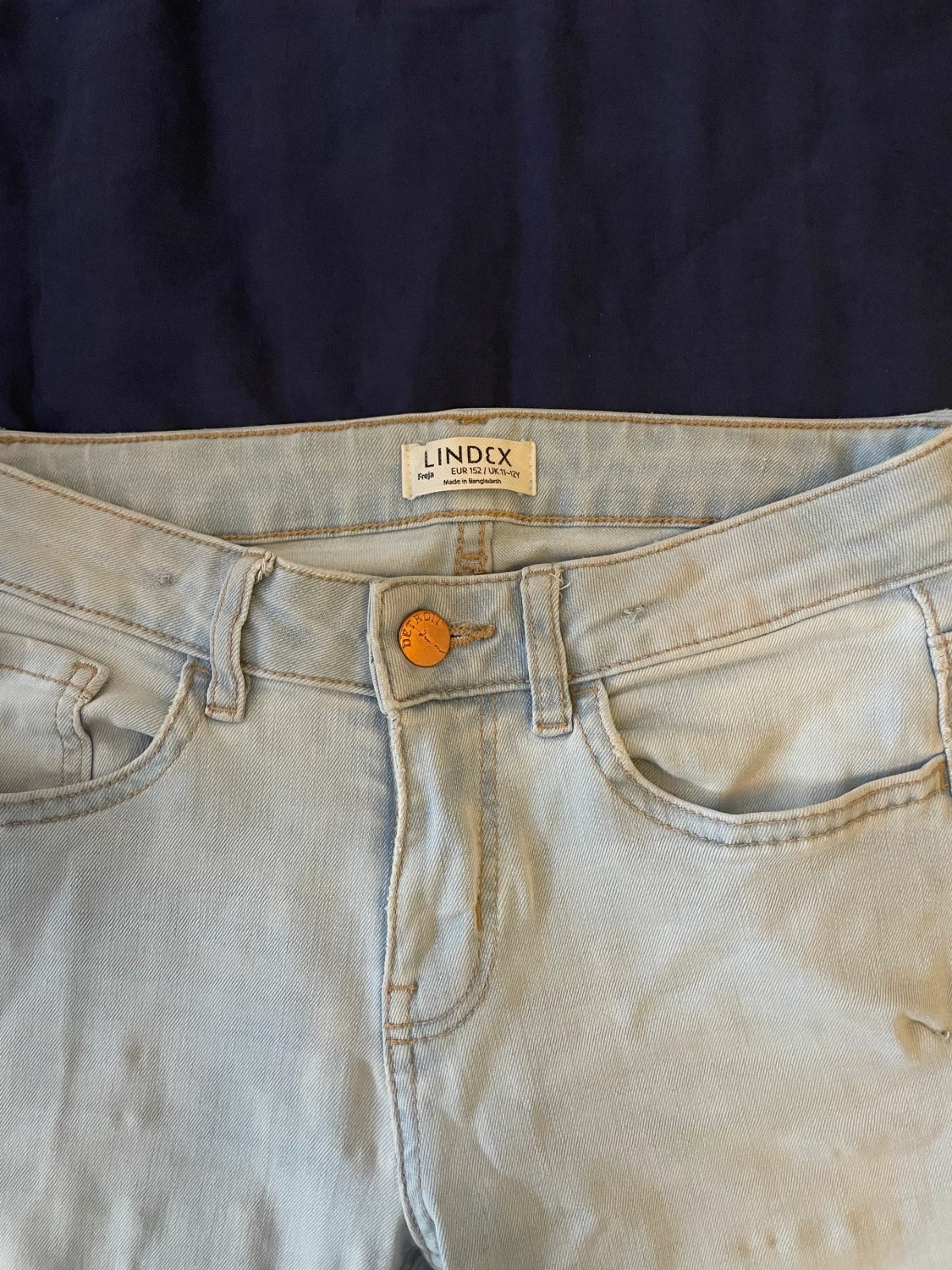 Fina ljusblåa jeans