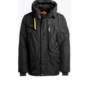 Parajumper jacka  - Helt ny köpte den men den var för liten den är helt oanvänd och helt ny. pris kan diskuteras kostar 11,000