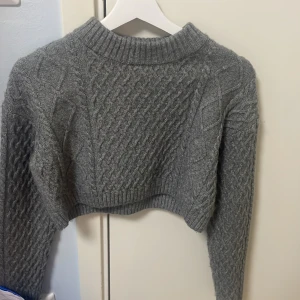 Croppad stickad tröja  - I nysick 